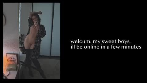 Julia    online show from February 4, 10:58 pm