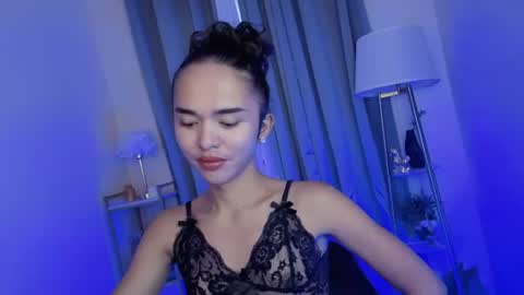 Snapshot of sofhia_love chatting on June 13, 5:49 am sofhia_love online show from June 13, 5:49 am