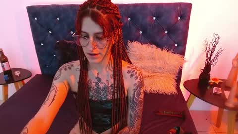 Snapshot of sofi_f_w chatting on February 6, 3:48 am Sofi online show from February 6, 3:48 am