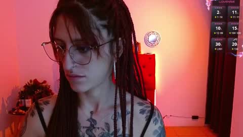 Snapshot of sofi_f_w chatting on February 17, 3:25 am Sofi online show from February 17, 3:25 am