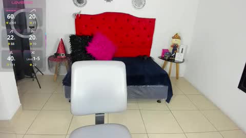 Snapshot of sofi_f_w chatting on October 9, 9:46 pm Sofi online show from October 9, 9:46 pm