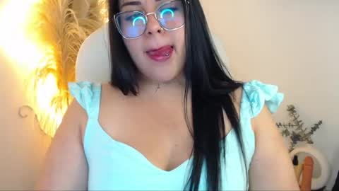 Snapshot of sofi_lennox chatting on August 3, 12:54 pm Sofi online show from August 3, 12:54 pm