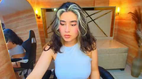 sofi_r_ online show from December 4, 7:55 pm