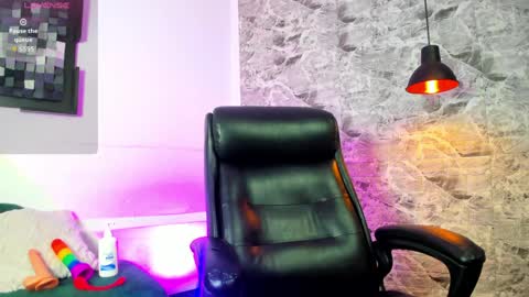 sofi_wiliiams2 online show from April 3, 8:07 pm