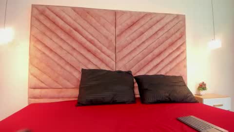 sofia__ll online show from December 17, 8:04 pm