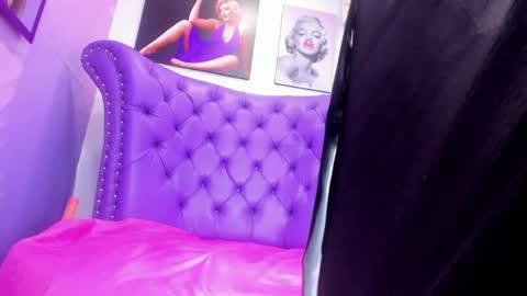sofia_dias online show from April 18, 7:45 am