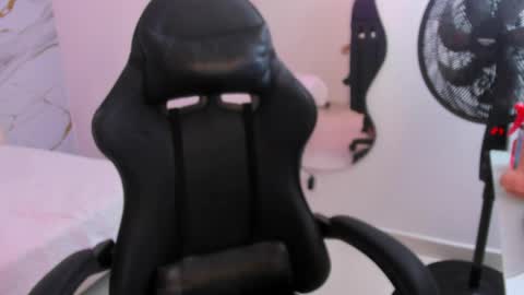 sofia_echeverri online show from April 8, 12:16 pm