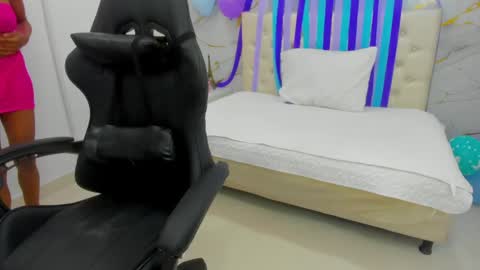 sofia_echeverri online show from April 15, 12:12 pm