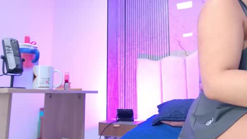 Snapshot of sofia_martinn chatting on February 23, 3:04 am Sofia online show from February 23, 3:04 am