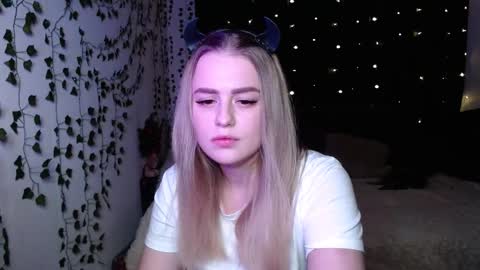 Snapshot of sofia_rosemary chatting on February 25, 3:16 pm sofia_rosemary online show from February 25, 3:16 pm