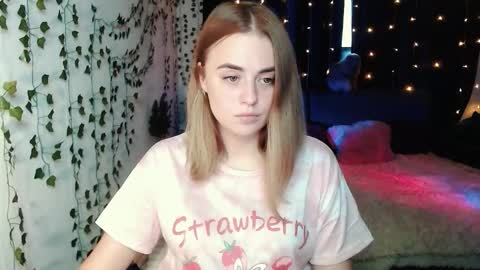 Snapshot of sofia_rosemary chatting on September 15, 12:49 pm sofia_rosemary online show from September 15, 12:49 pm