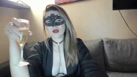 Snapshot of sofiabells chatting on December 28, 8:15 pm SofiaBells online show from December 28, 8:15 pm