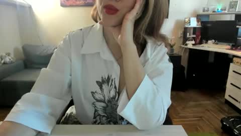 Snapshot of sofiabells chatting on September 10, 10:04 am SofiaBells online show from September 10, 10:04 am