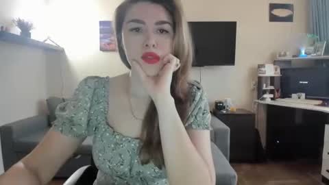 Snapshot of sofiabells chatting on November 13, 10:47 am SofiaBells online show from November 13, 10:47 am