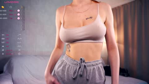 Snapshot of sofiabruno chatting on January 10, 8:07 am Hi My name is Sofia Welcome to my room Please thumbs up - its important online show from January 10, 8:07 am