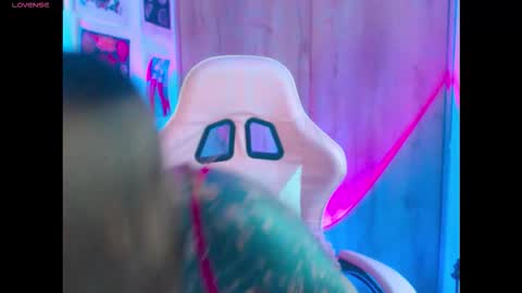       online show from October 1, 2:39 am