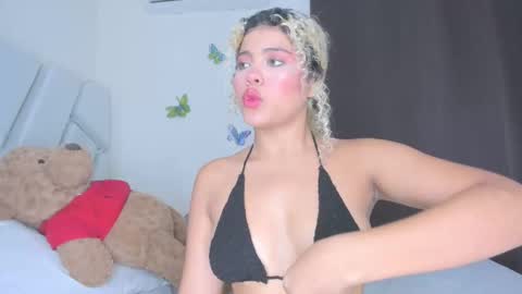 sofiacastillo01 online show from April 5, 6:27 pm