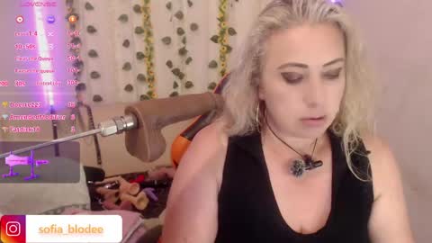 Snapshot of sofiacurvy45 chatting on May 27, 1:57 am sofiacurvy45 online show from May 27, 1:57 am