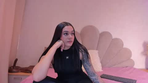 Snapshot of sofiagomez_1 chatting on June 24, 7:46 pm SOFI online show from June 24, 7:46 pm