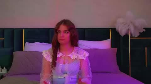 Snapshot of sofiasarvain chatting on February 9, 3:27 pm Sofia online show from February 9, 3:27 pm