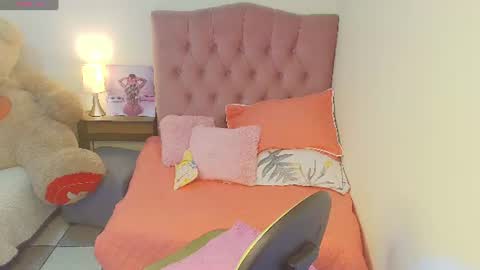 Snapshot of sofiasex92 chatting on June 25, 8:35 pm Sofia online show from June 25, 8:35 pm