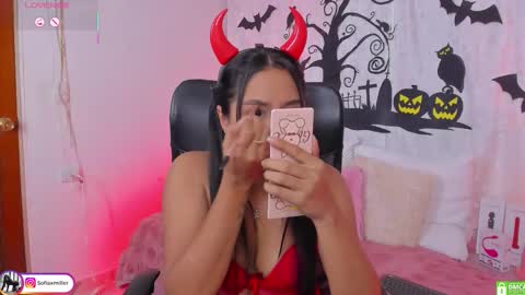 Snapshot of sofiaxmiller chatting on October 17, 12:01 am Danna Sofia online show from October 17, 12:01 am