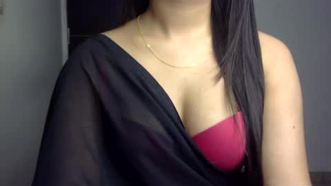 Snapshot of sofie_diva chatting on February 7, 5:18 pm divya online show from February 7, 5:18 pm