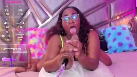 Snapshot of sofii_hill chatting on February 18, 12:39 pm KELLY-HILL online show from February 18, 12:39 pm