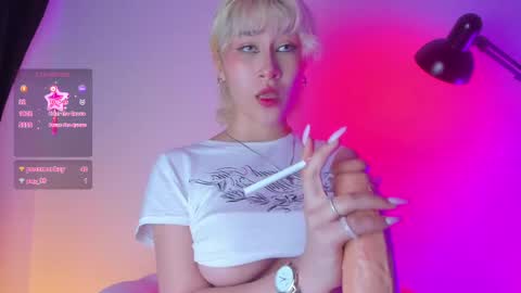 Snapshot of sofii_uwu_ chatting on February 12, 1:37 pm Sofii online show from February 12, 1:37 pm