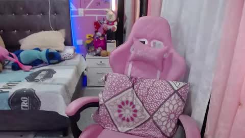 Snapshot of sofiiadreams chatting on January 16, 3:23 am sofia Dreams online show from January 16, 3:23 am