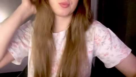 Snapshot of sofinovvak chatting on June 28, 8:59 pm Sofi online show from June 28, 8:59 pm