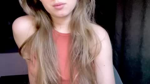 Snapshot of sofinovvak chatting on June 30, 4:41 pm Sofi online show from June 30, 4:41 pm