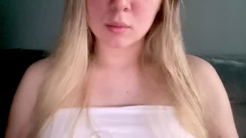 Snapshot of sofinovvak chatting on July 24, 1:42 pm Sofi online show from July 24, 1:42 pm