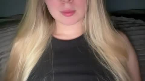 Snapshot of sofinovvak chatting on July 26, 11:44 pm Sofi online show from July 26, 11:44 pm