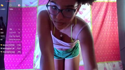 Snapshot of softbby123 chatting on December 10, 1:43 am Chloe Kiwi online show from December 10, 1:43 am