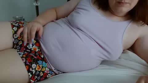 Snapshot of softenbyyy chatting on September 23, 7:50 pm chubby enby sissy online show from September 23, 7:50 pm