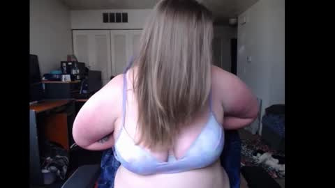 Snapshot of softerpeaches chatting on February 7, 7:27 pm Rose online show from February 7, 7:27 pm