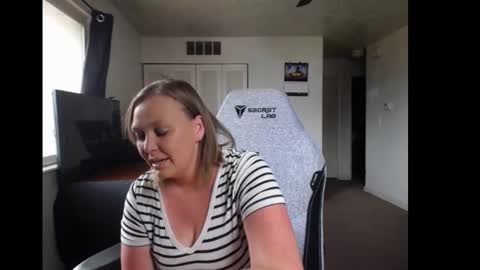 Snapshot of softerpeaches chatting on September 9, 7:46 pm Rose online show from September 9, 7:46 pm