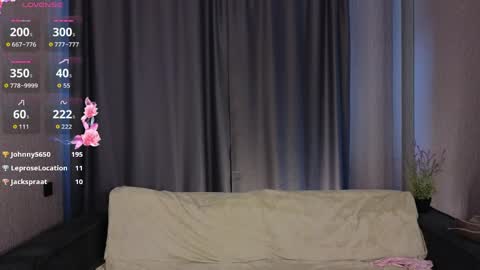 Elly online show from April 25, 1:41 pm