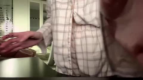 Snapshot of softlygirl chatting on February 11, 5:29 pm softlygirl online show from February 11, 5:29 pm