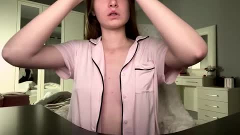 Snapshot of softlygirl chatting on February 26, 4:50 pm softlygirl online show from February 26, 4:50 pm