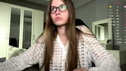 Snapshot of softlygirl chatting on March 22, 5:27 pm softlygirl online show from March 22, 5:27 pm