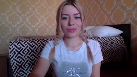 Snapshot of softy_aura chatting on May 28, 1:41 pm softy_aura online show from May 28, 1:41 pm