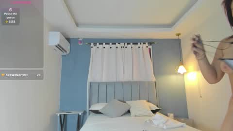 Snapshot of sofy_star_ chatting on February 5, 12:54 pm Laura online show from February 5, 12:54 pm