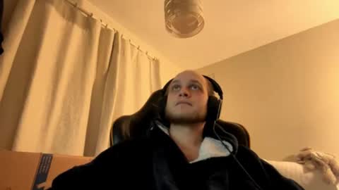 solarprowl99 online show from December 22, 2:08 am