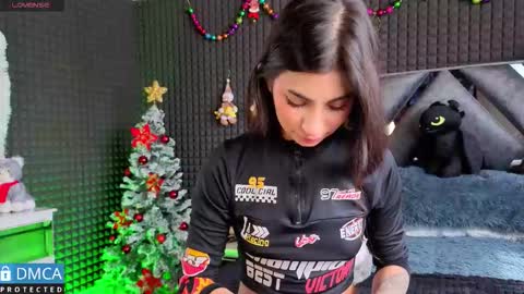 Snapshot of solbeaumont chatting on December 4, 7:11 pm Sol online show from December 4, 7:11 pm