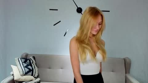 Snapshot of soledadrook chatting on November 7, 6:19 pm Monica online show from November 7, 6:19 pm