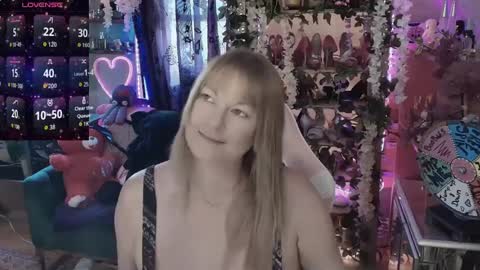 solesticia online show from September 15, 6:19 pm