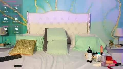 solwynne online show from September 15, 11:05 pm