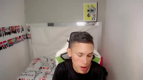 Snapshot of sombra_18 chatting on May 7, 8:36 pm ESTEBAN online show from May 7, 8:36 pm